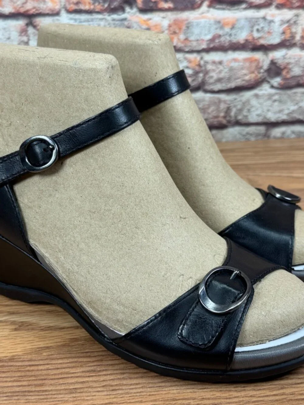 Dansko Leather Wedge Sandals Arielle Black Women's Sz 40 -9.5/10 Buckle Comfort